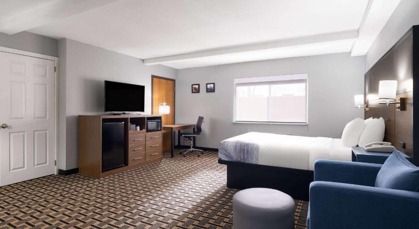 AmericInn by Wyndham Woodstock IL