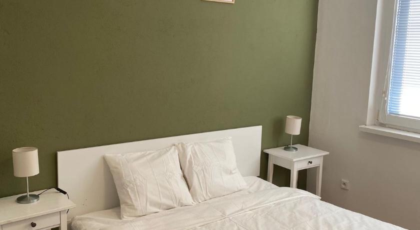 Cozy, bright room with free parking 이미지