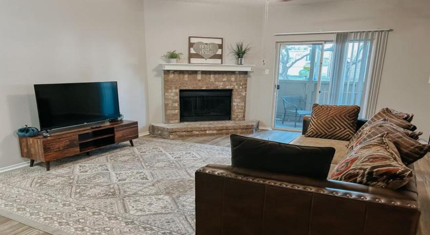 Spacious Poolside Oasis with Easy Access & Parking