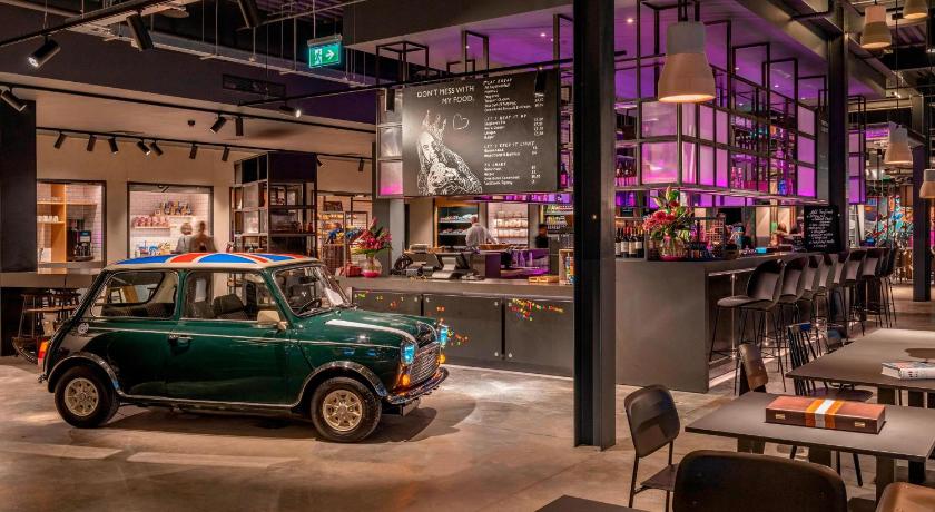 Moxy London Heathrow Airport