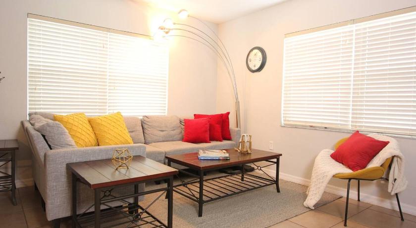 Stylish Nordic Stay, Walk To Hospital & Beaches