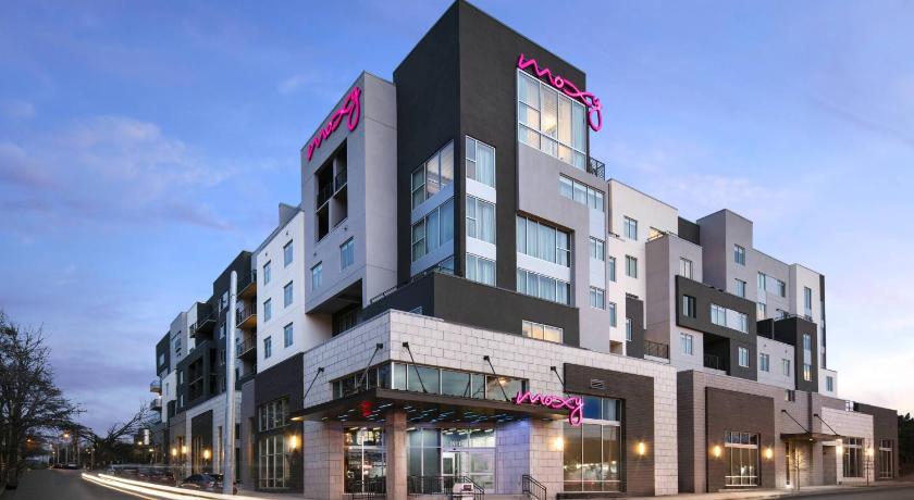 Moxy Nashville Vanderbilt Area
