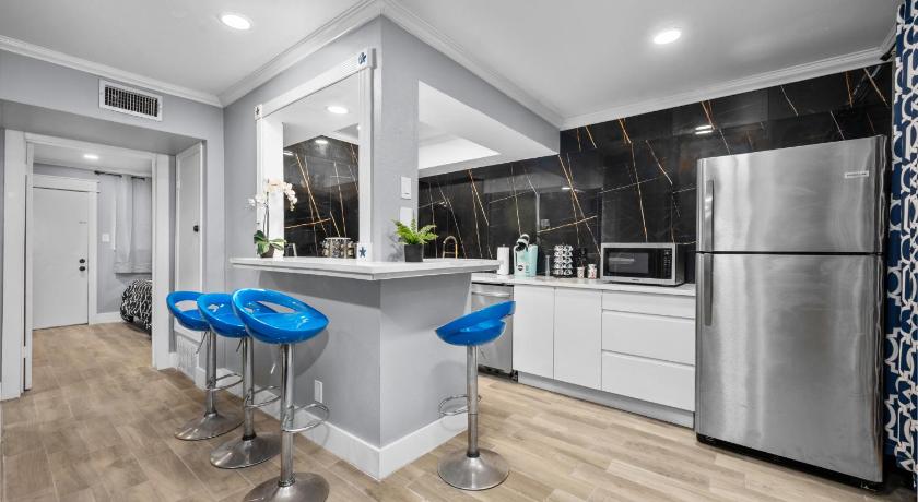 Modern Comfort Retreat with King Bed & Free Park