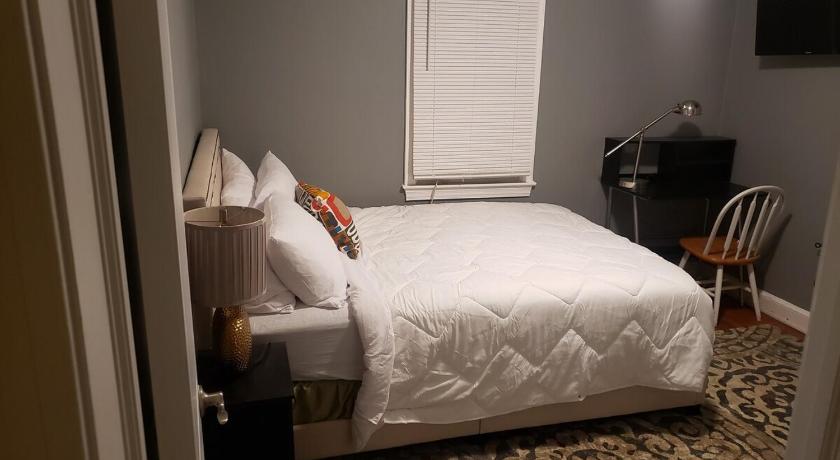 Unit-B Stylish Apt near Addison metro & downtown Washington DC