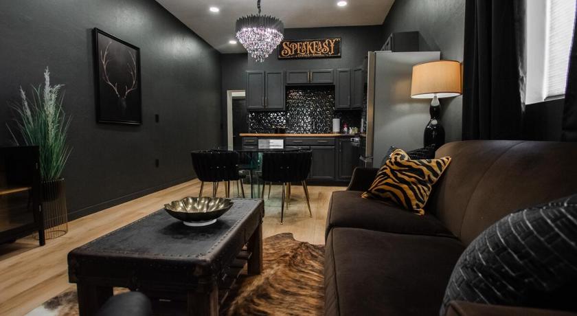 Speakeasy Suite at ArnoTriplex!