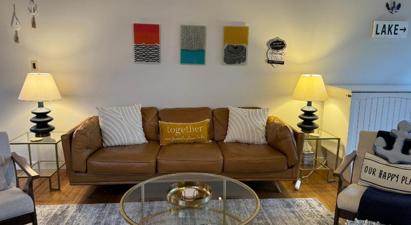 Newly Remodeled Mid-Century Modern Lake Condo