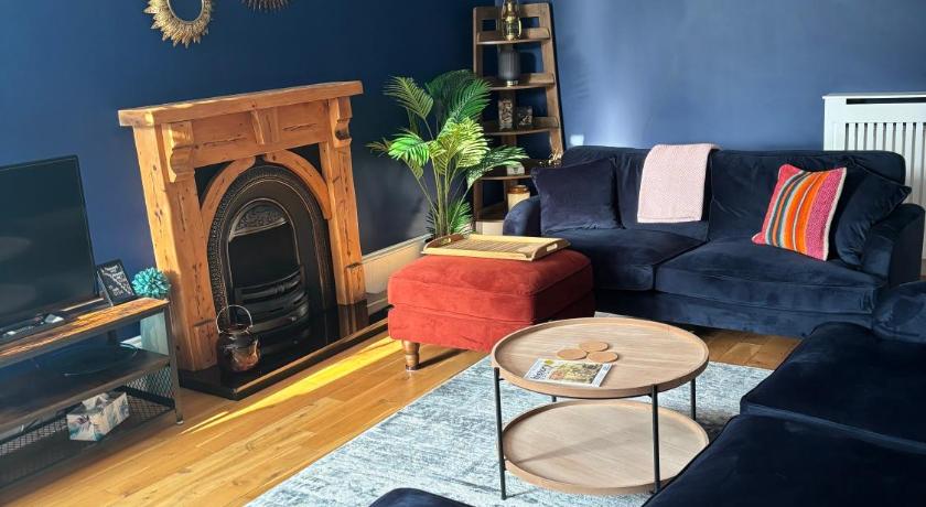 Taylor Close - Spacious Central Ferry Flat