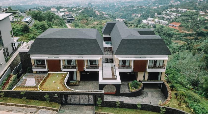 LaMaIn Villa Dago Pakar