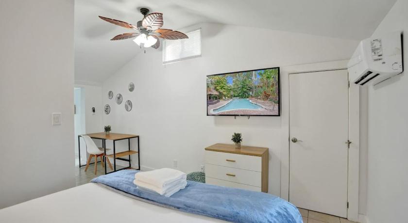 Tropical Oasis Studio w Pool