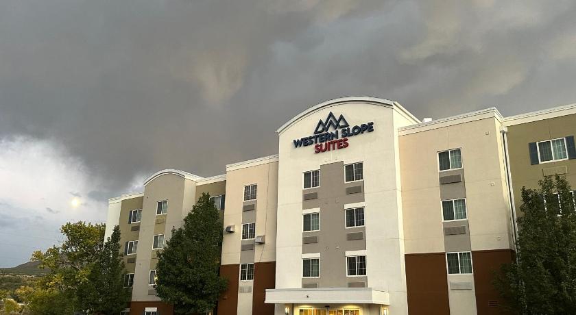 Western Slope Suites Parachute