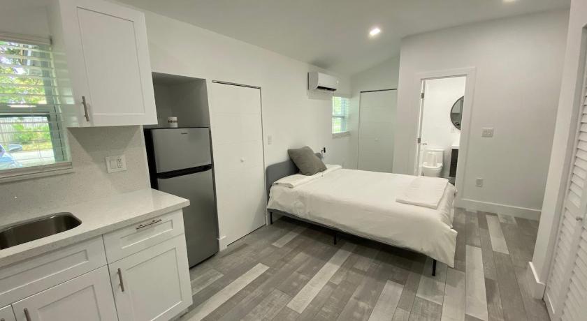 Newly renovated studio close to the beach