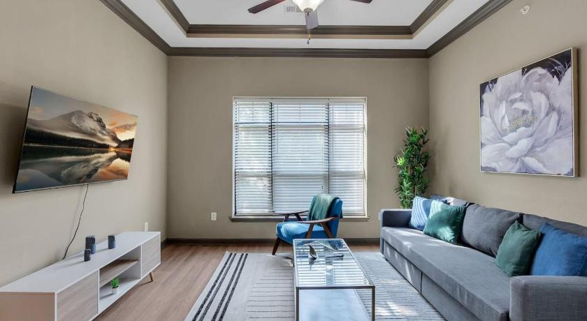 Chic 2BR- Pool,Gym,Pkng,Near BOK Ctr&Arts Dstrct