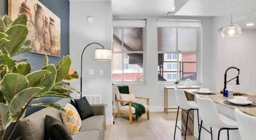 Modish 1BR - BOK, Near Blue Dome, Pets Allowed