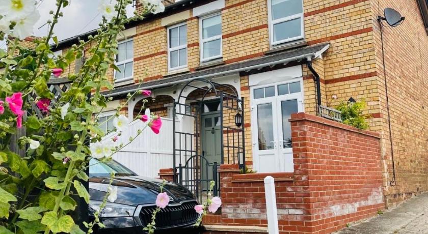 2 bedroom Hidden Gem in Stamford with parking