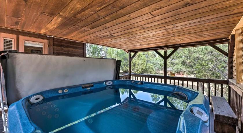 Pet Friendly Retreat in Rim Country! With a Spa!