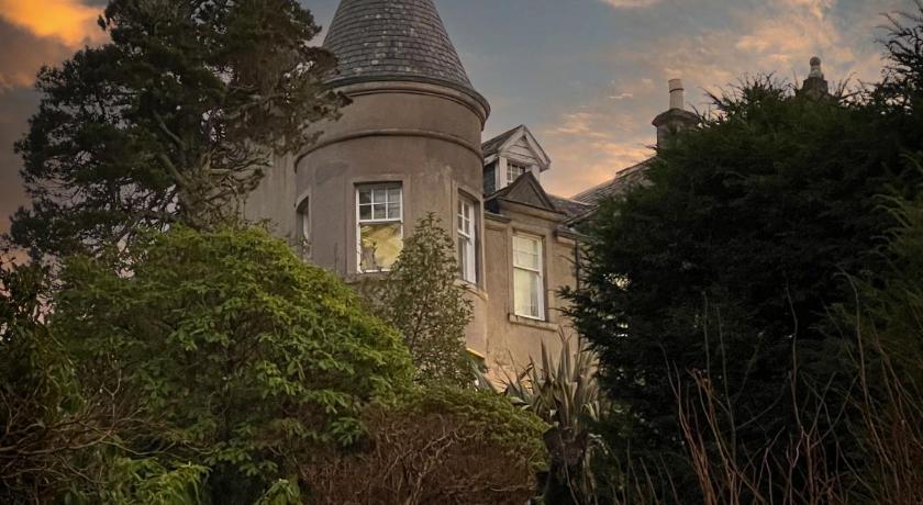Glencruitten House