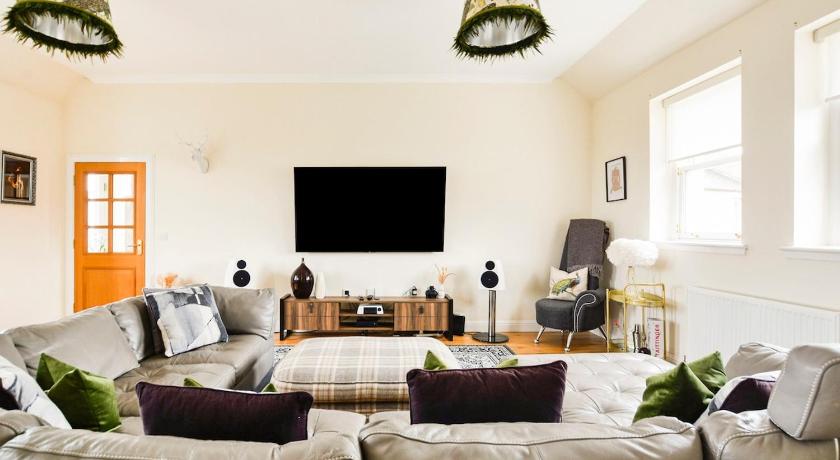 Luxury Seaview Gated Penthouse located near Edinburgh