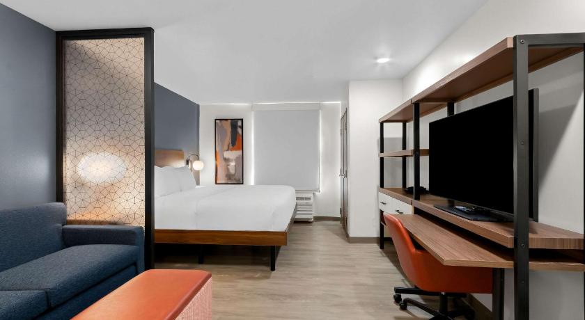 Everhome Suites Glendale Sports Entertainment District