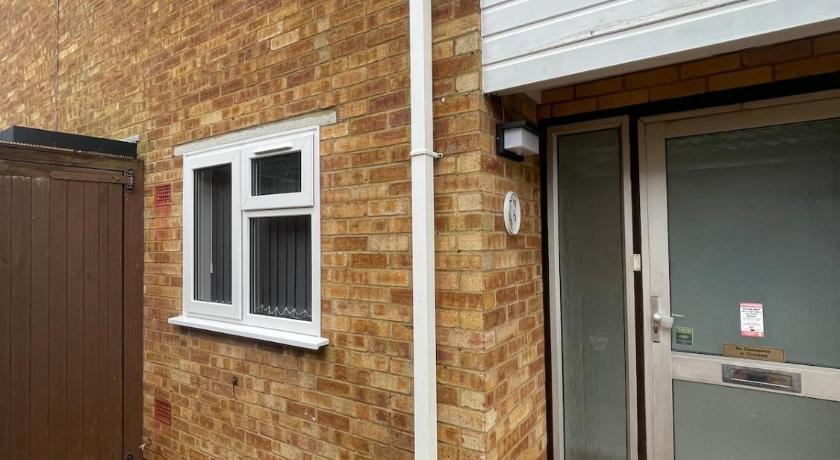 Spacious 3 Bedroom Home in Bletchley