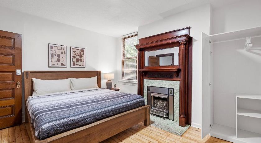 Oakland, Pittsburgh !B Stylish and Quiet Private Bedroom with Shared Bathroom