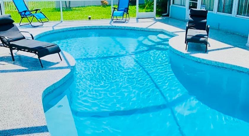 NEW Renovated luxury home with private heated pool, game room Near Anna Maria Island and IMG