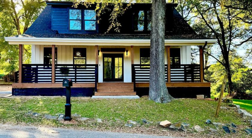 Epic Retreat at Mystic Falls 5 Bedrooms 3 Baths
