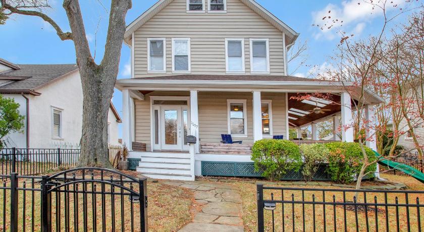 Spacious 5 BR house - 5 Min Walk to N-MC Stadium
