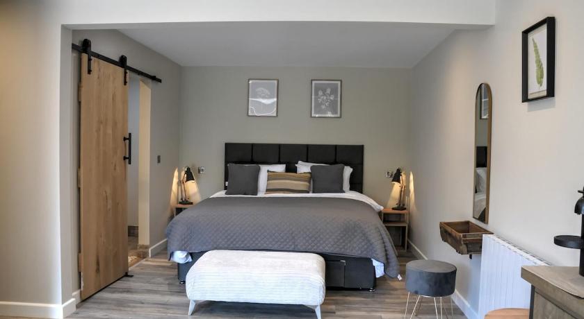 Luxury Suite - Samson in Beverley with patio and private parking