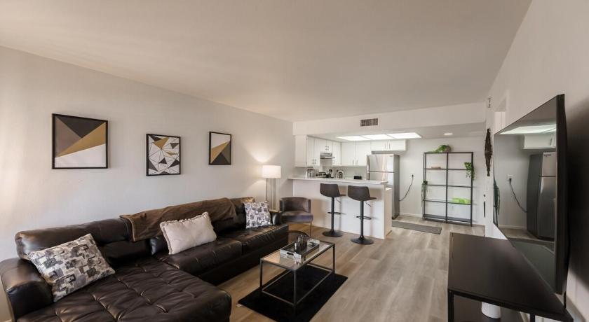 Elegant Mesa Dobson 1 Bedroom