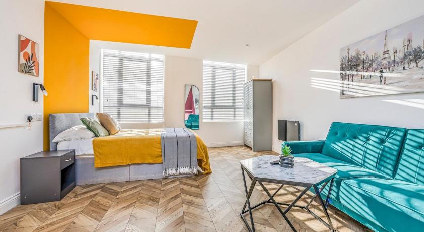 Central Modern Studio Apartment