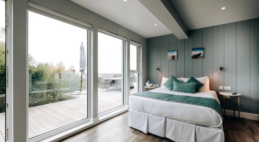 Cliff Cottage - Luxurious Seaview Retreat