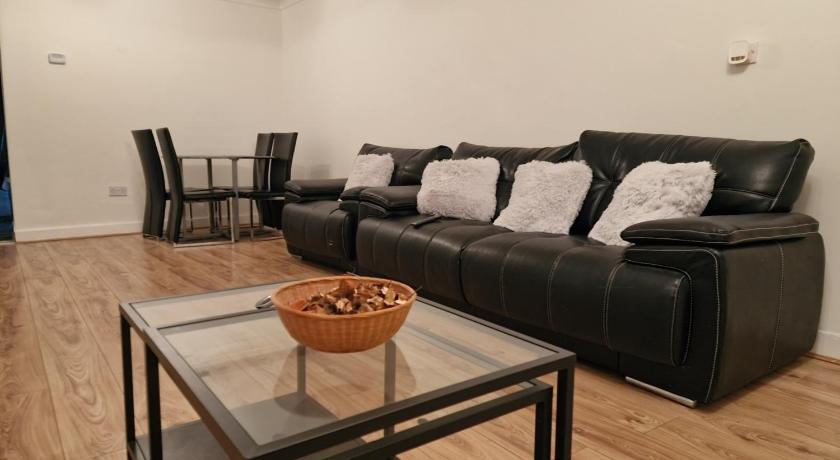 Spacious 3 bedroom with garden