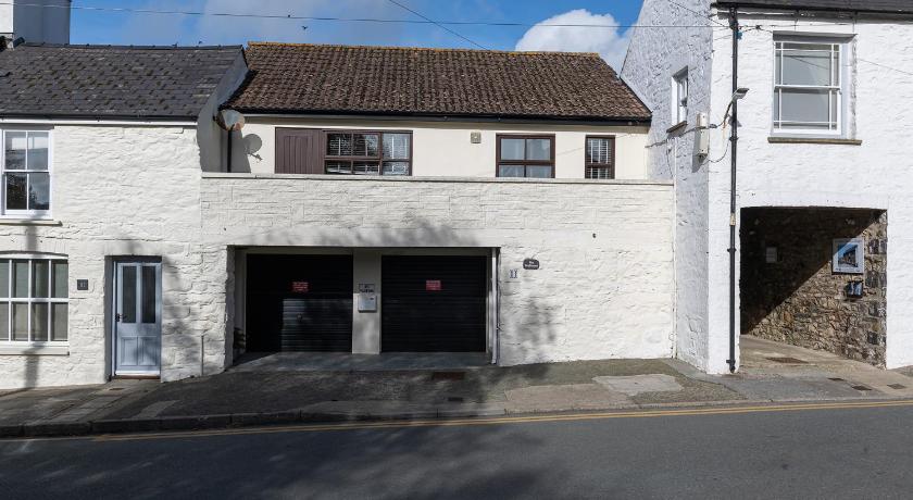 The Boathouse for two, St Davids, Garage Parking