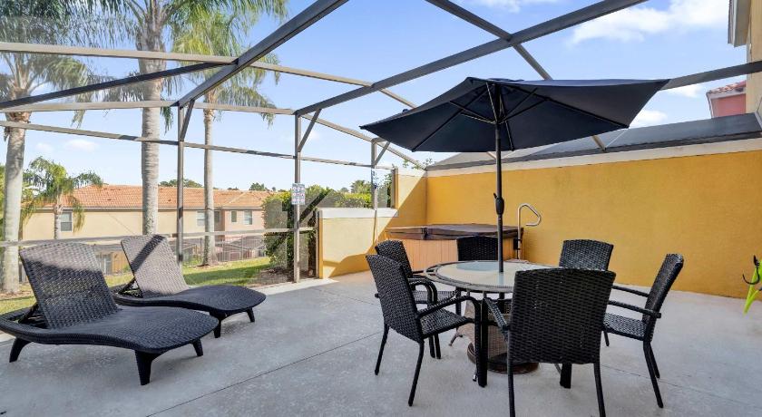 Upstay Spacious 3BR Home w Resort Access & Private Hot Tub