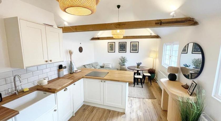 Charming, brand new townhouse near the sea
