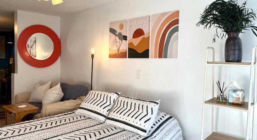 Oesta Palma's Guest House with BBQ & Beach Gear Near Downtown WBP