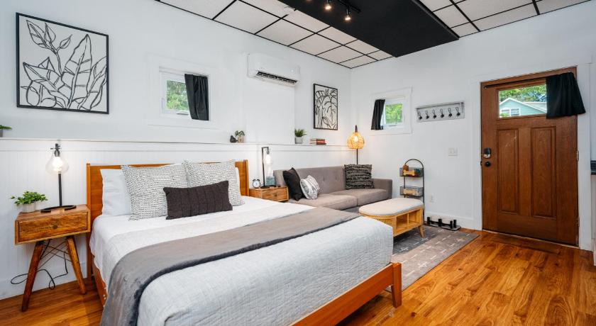 L Studio Traverse close to downtown and Beach
