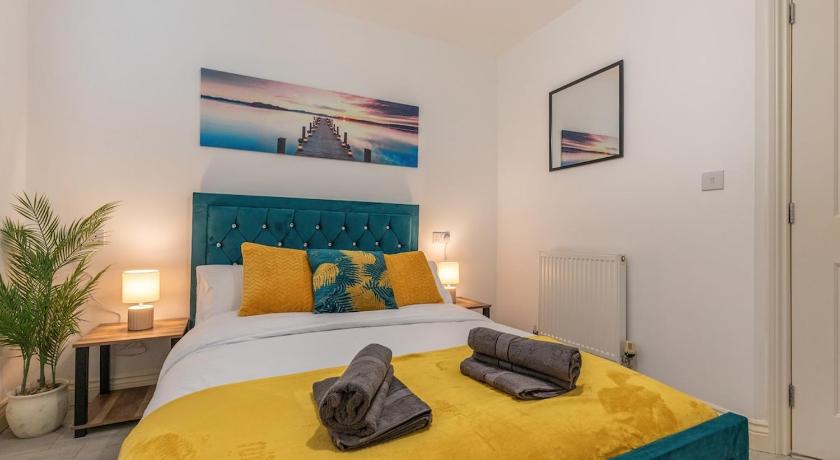 Winchester City Centre Flat Sleeps 6 Free Parking