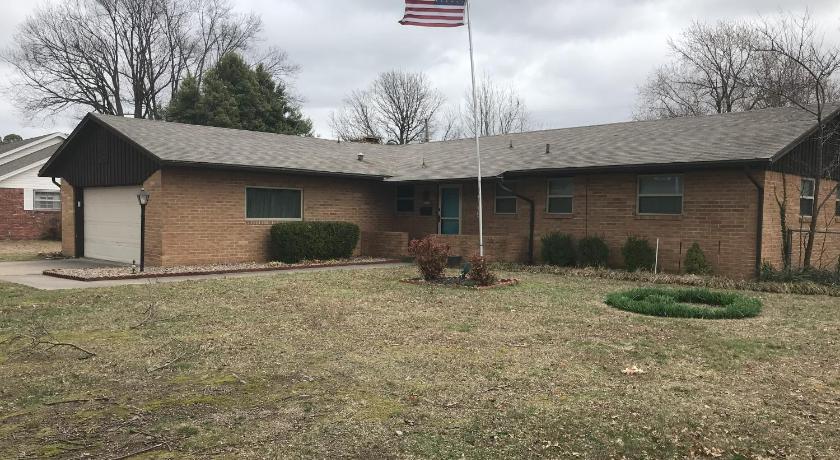 Entire House in the Heart of NW AR with Office Space