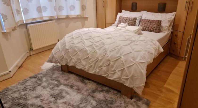 Cosy bedroom near London City Airport