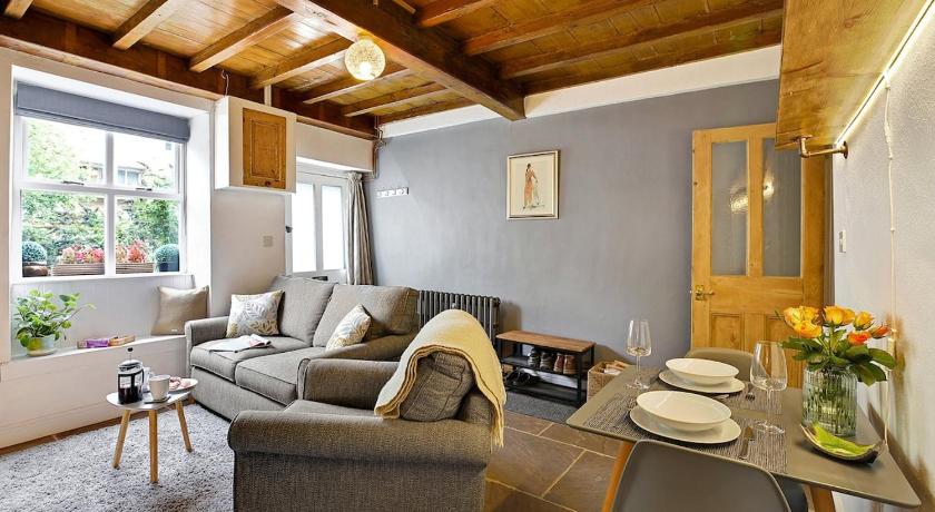 Waterview Cottage - a peaceful riverside location