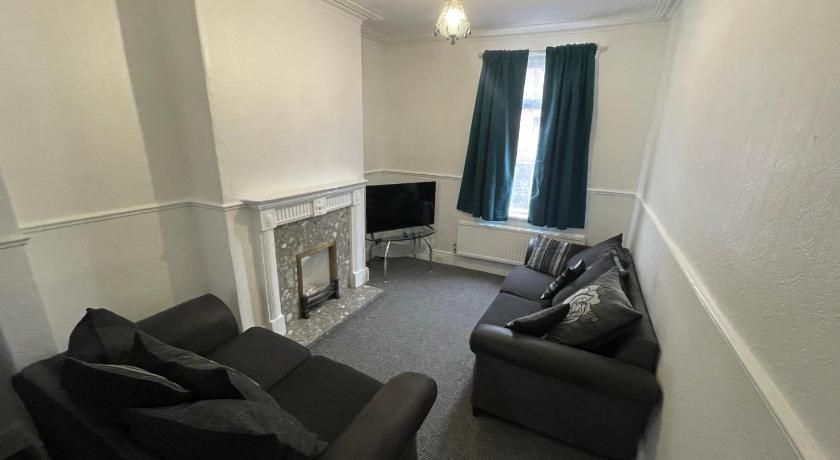 Cosy 2 Bed Home, Ideal Location