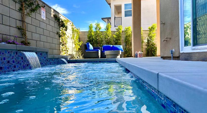Palm Springs Paradise, Luxe Living Near Downtown, Pool & Views