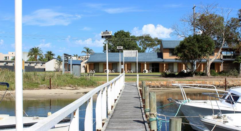 Lakeside Motel Waterfront