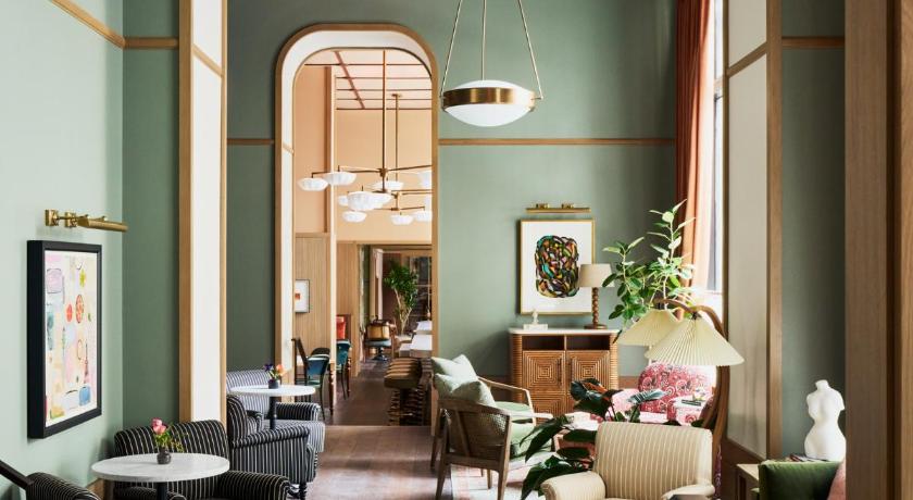Fidelity Hotel