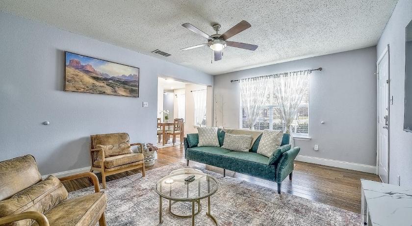 Centrally Located DFW Retreat