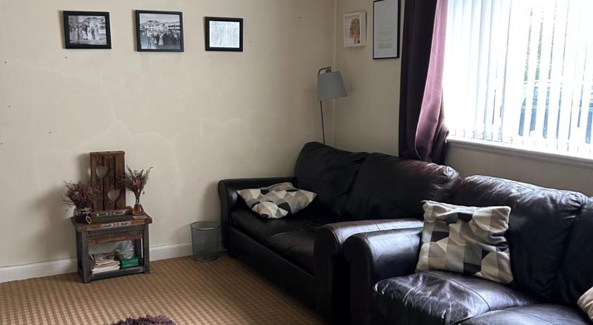 6Guests-Parking-PetsOK-FamilyFriendly-Garden