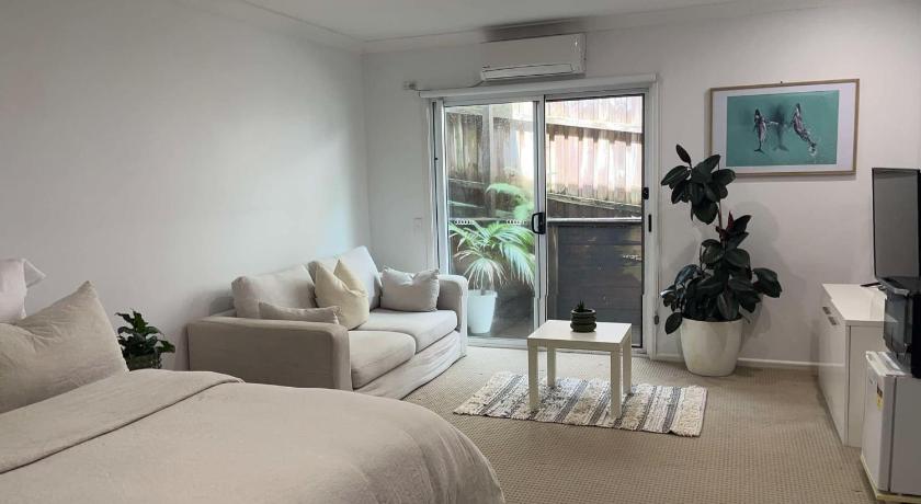 Cozy Studio with Private Entrance & Ensuite