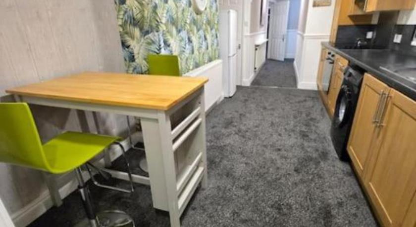 Levy Nook House 1 bed apartment 5 minute walk to Stockton town centre & Free Parking