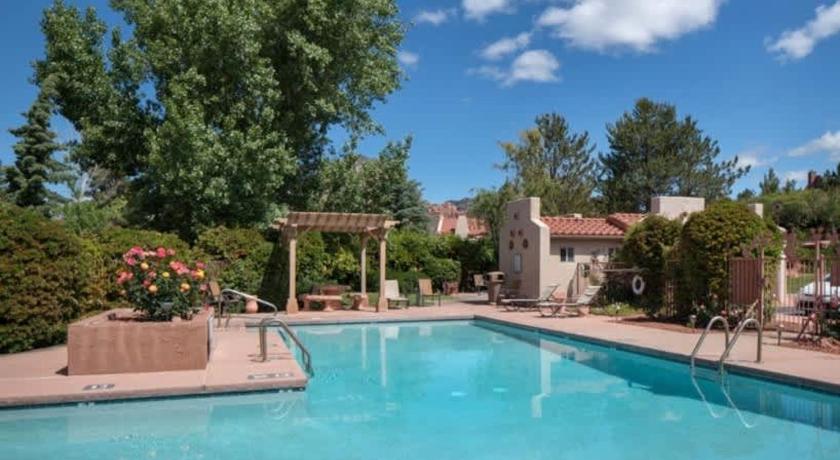 Refreshing Sedona Sanctuary with Pool and Hot Tub for Family